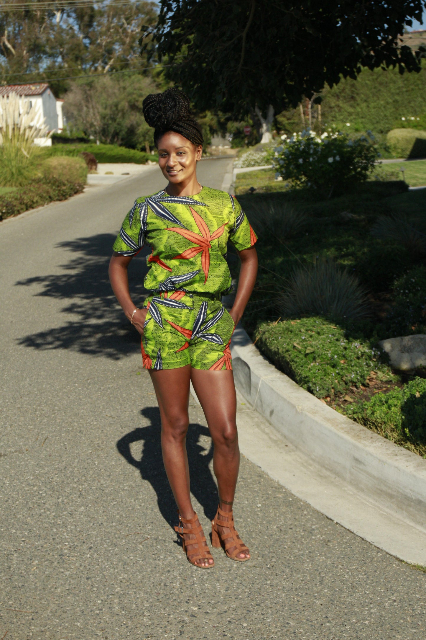 "Ahihia" is the Nigerian Igbo word for "grass." Ladies shorts with pockets. 100% cotton. Note: Runs small; order one size up for a more relaxed fit.