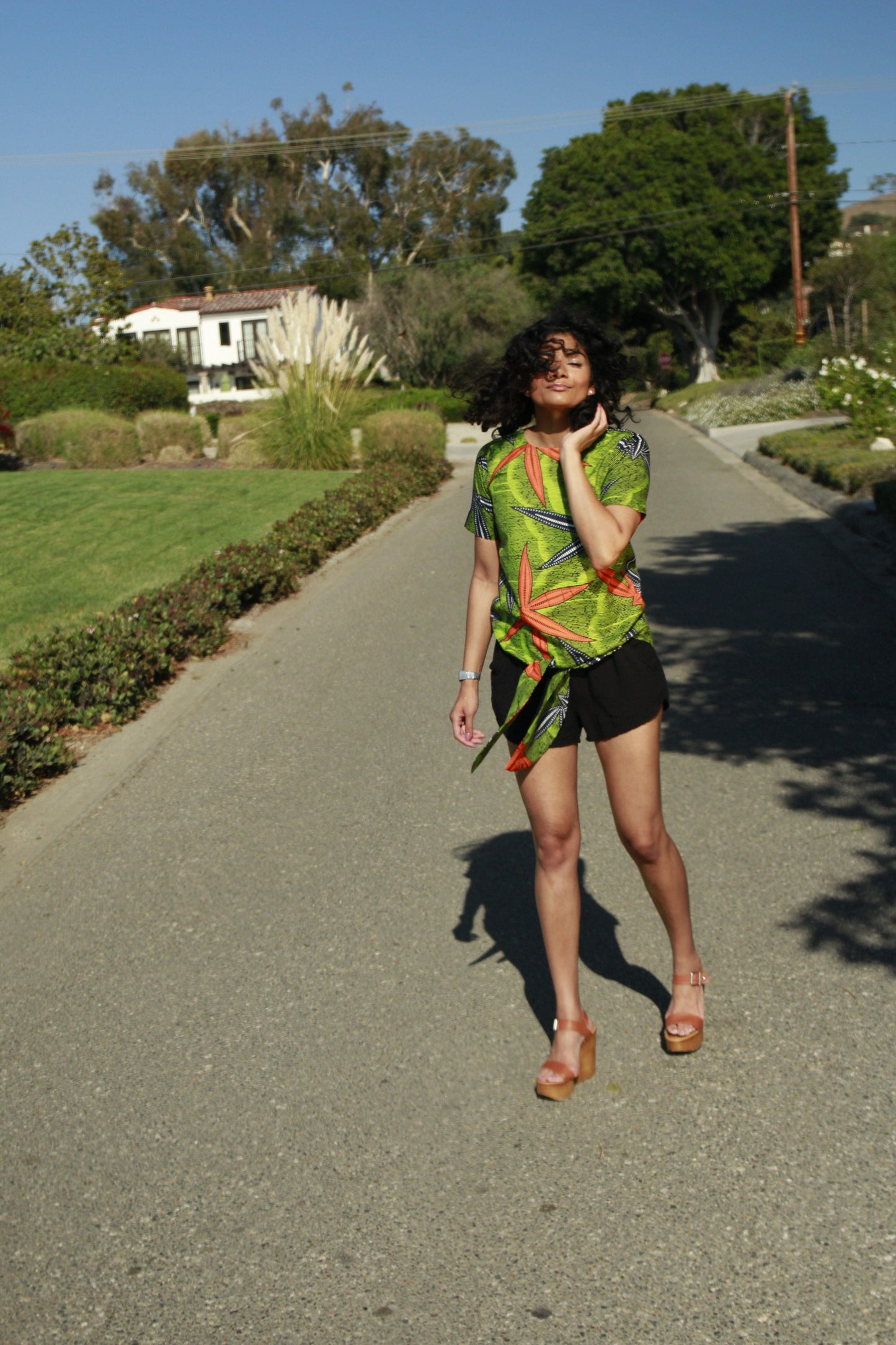 "Ahihia" is the Nigerian Igbo word for "grass." Short sleeve, round neck top with tie-front detail. 100% cotton.